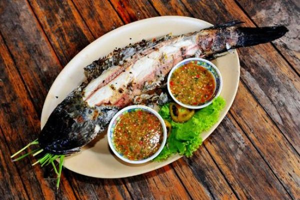Ca Loc Nuong Trui (Grilled Snakehead Fish)